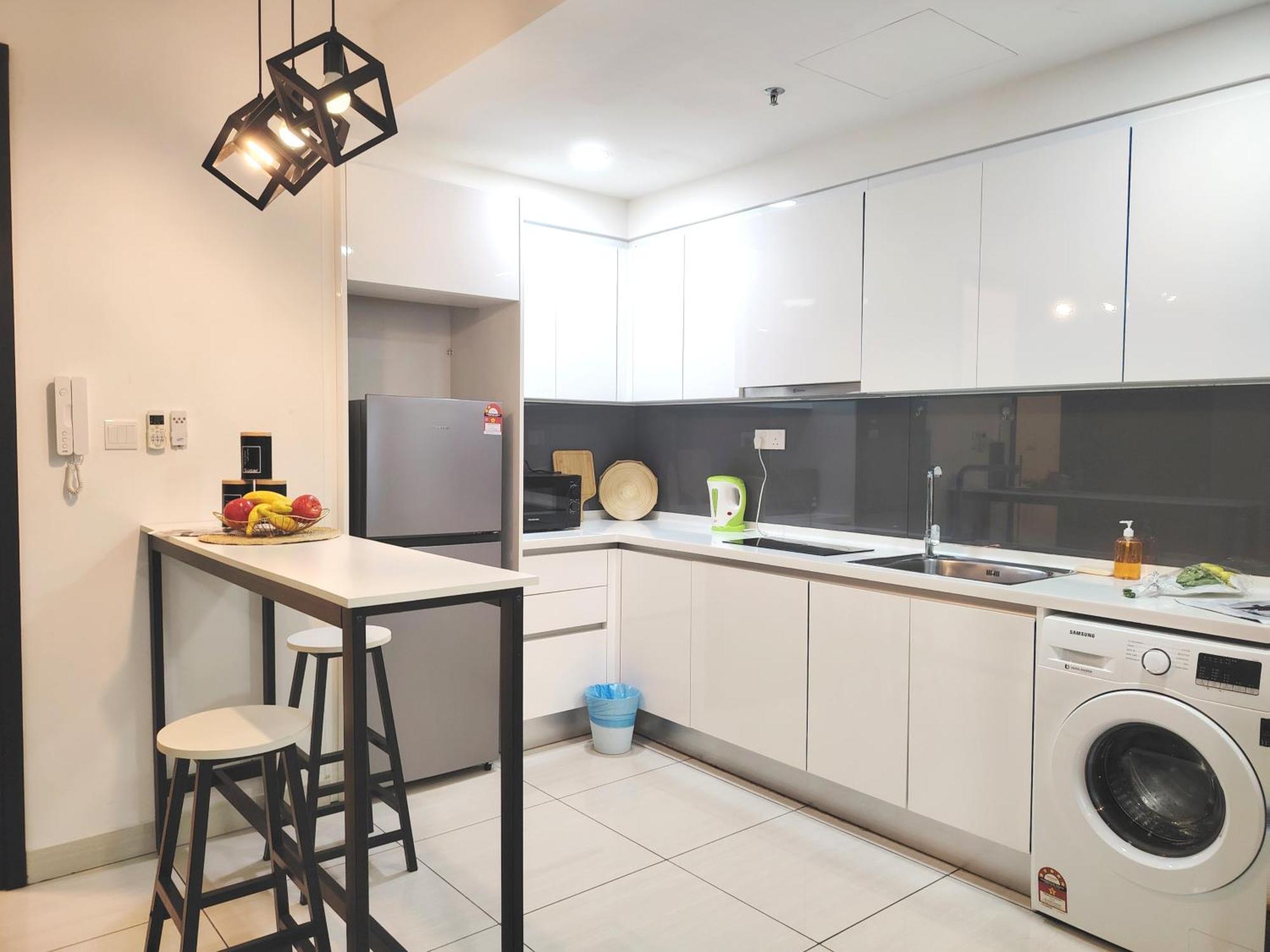 Almas Poolview Netflix 100mbps Bystay Apartment