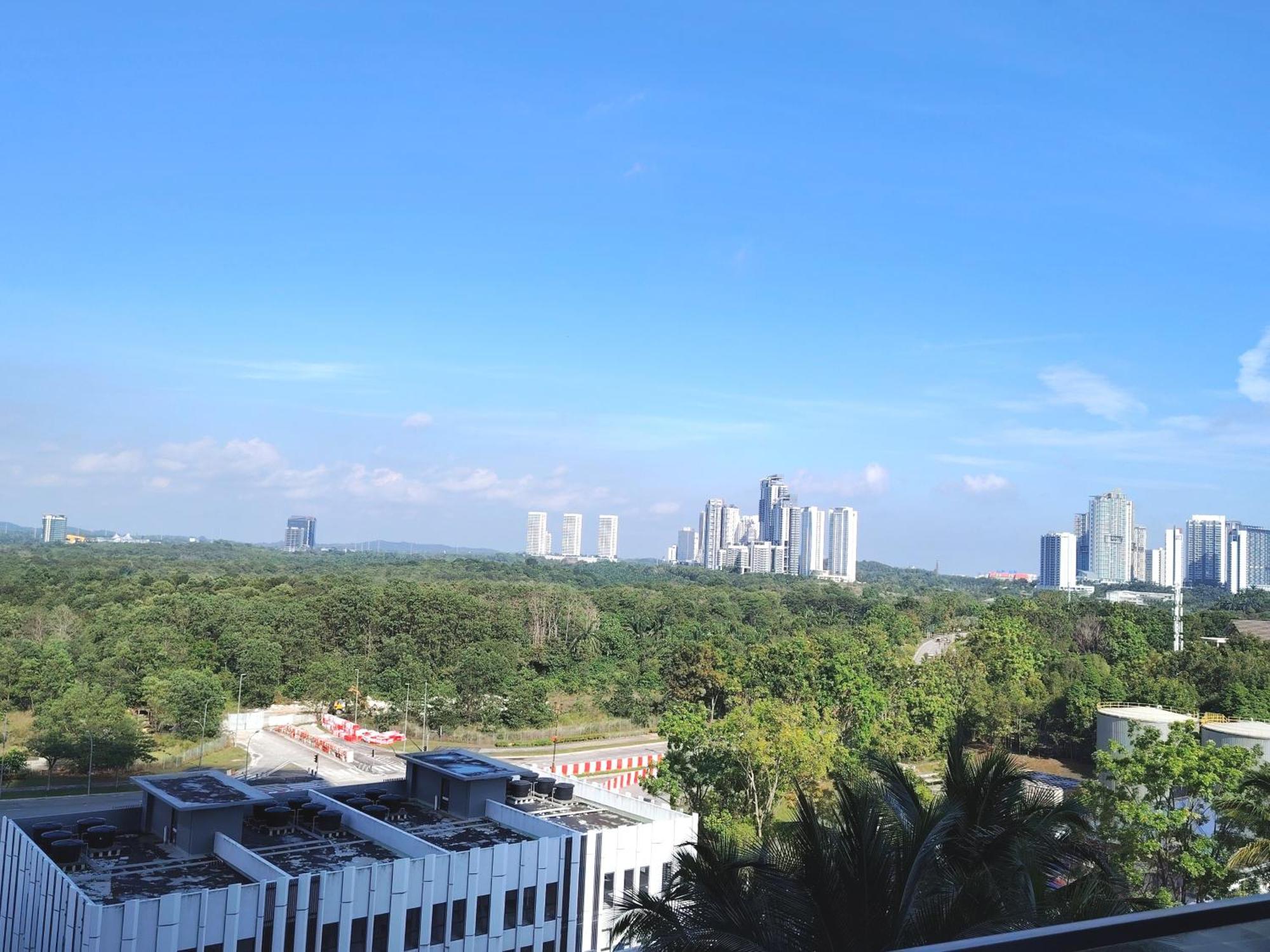 Almas Poolview Netflix 100mbps Bystay * Nusajaya (Iskandar Puteri)
